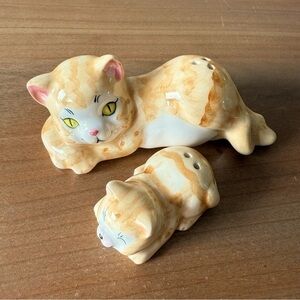 Vintage ceramic cat salt and pepper shakers